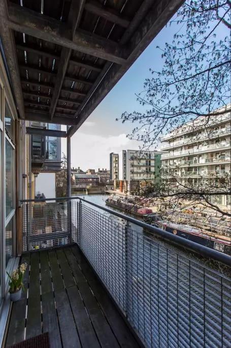 Canal-Side Apartment In Shoreditch Londres Extérieur photo