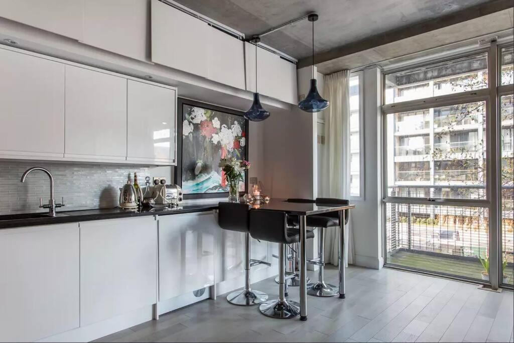 Canal-Side Apartment In Shoreditch Londres Extérieur photo