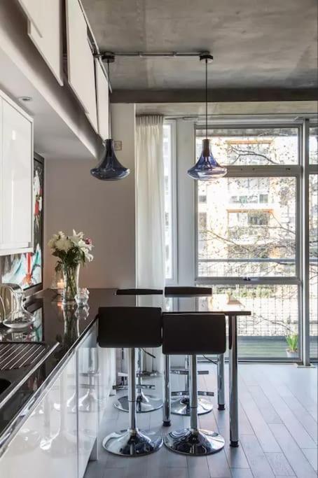 Canal-Side Apartment In Shoreditch Londres Extérieur photo
