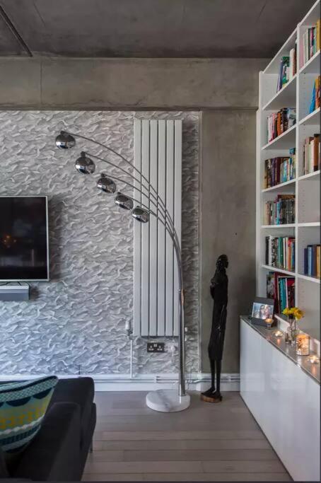 Canal-Side Apartment In Shoreditch Londres Extérieur photo
